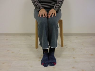 まっすぐに座る
